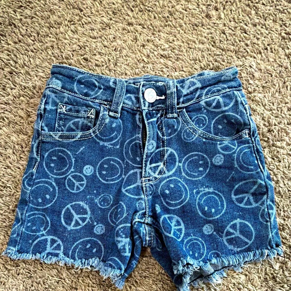 Justice Girls Blue Denim Cut-Off Shorts Size 8 Peace Signs Print Pockets 030